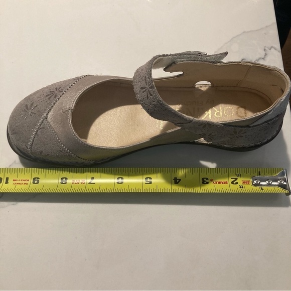 DORKING BY FLUCHOS  Sz 6 Suede Laser Flower Cut Out Velcro Mary Jane Sandals - Picture 14 of 14